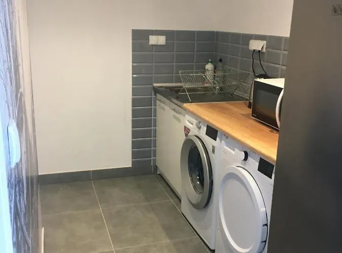 Opolska 11-19 Hostel Βρότσλαβ